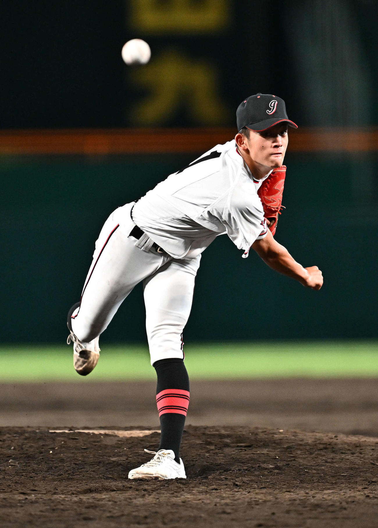 智弁学園対岐阜城北　10回表途中から岐阜城北2番手で登板した亀山（撮影・滝沢徹郎）