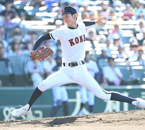 大阪桐蔭対興南　興南先発の田崎颯士（撮影・石井愛子）