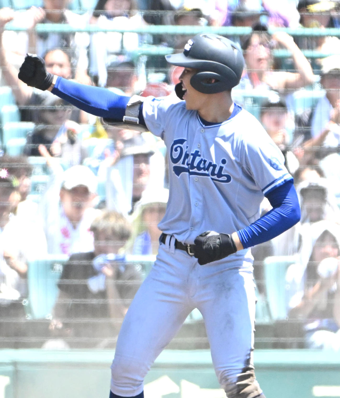 小松大谷対明豊　7回表小松大谷無死一、二塁、田西は右適時2点三塁打を放つ（撮影・石井愛子）