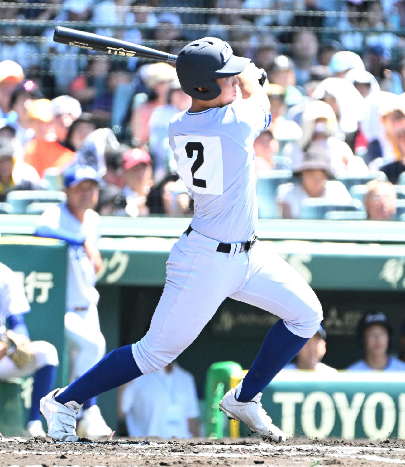 小松大谷対明豊　1回表小松大谷1死一、三塁、東野達は先制の左適時打を放つ（撮影・石井愛子）