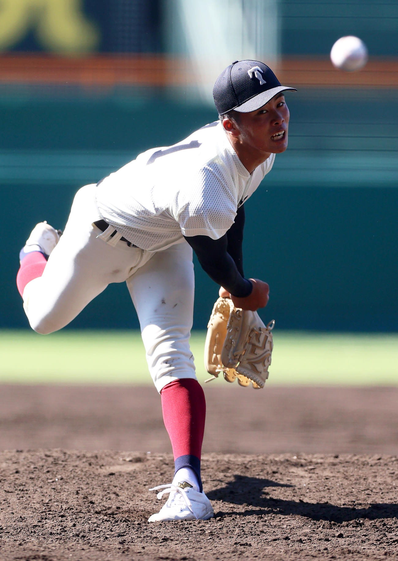 大阪桐蔭対興南　力投を見せる大阪桐蔭先発の中野（撮影・上山淳一）