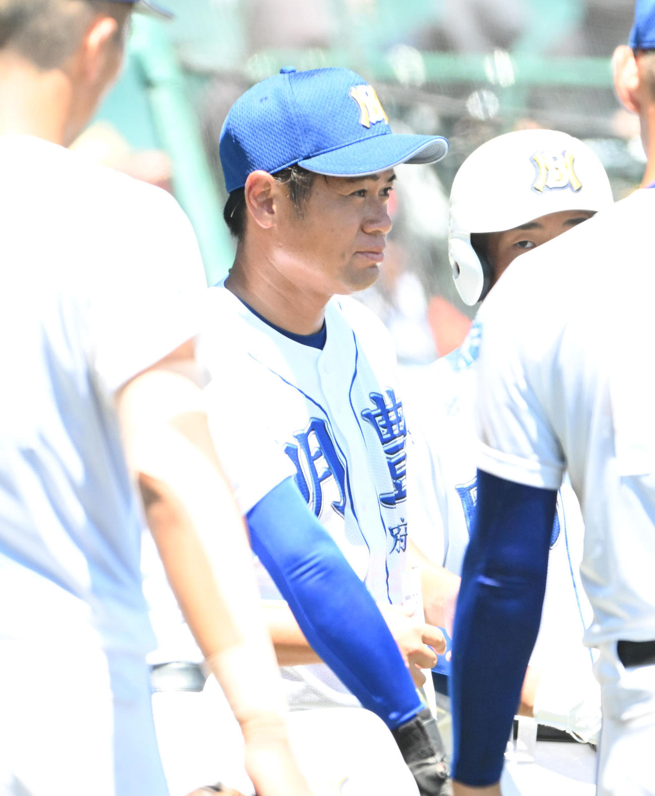 小松大谷対明豊　選手らに声をかける明豊・川崎絢平監督（撮影・石井愛子）