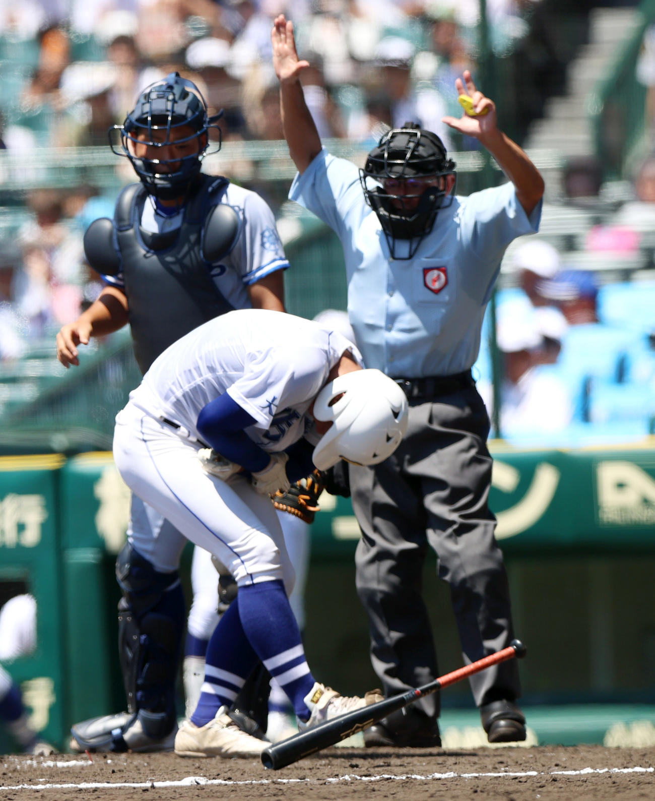 小松大谷対明豊　4回裏明豊1死、野田皇志は死球を受ける（撮影・上山淳一）