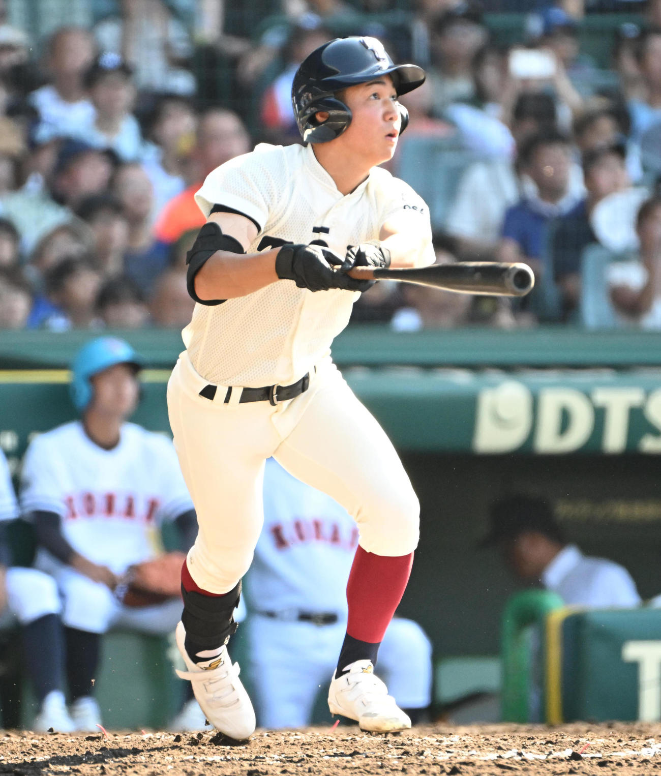 大阪桐蔭対興南　3回裏大阪桐蔭1死一、二塁、吉田は先制の2点右適時三塁打を放つ（撮影・石井愛子）