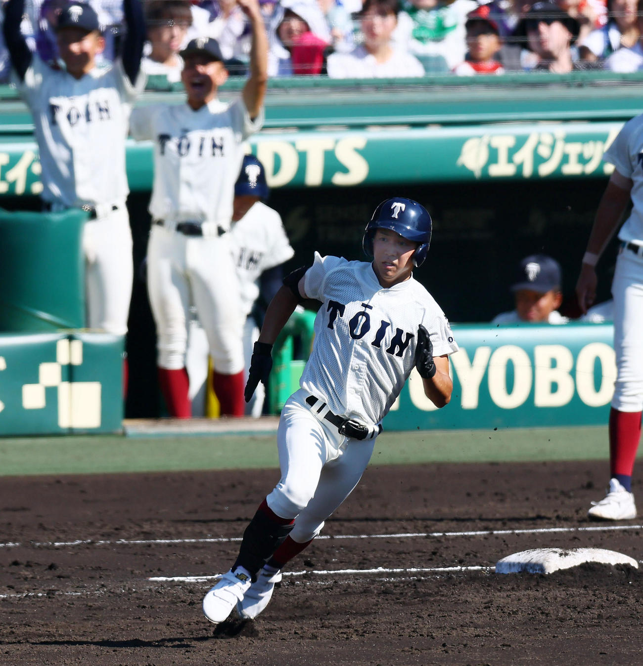興南対大阪桐蔭　3回裏大阪桐蔭1死一、二塁、吉田は右2点適時三塁打を放つ（撮影・加藤哉）