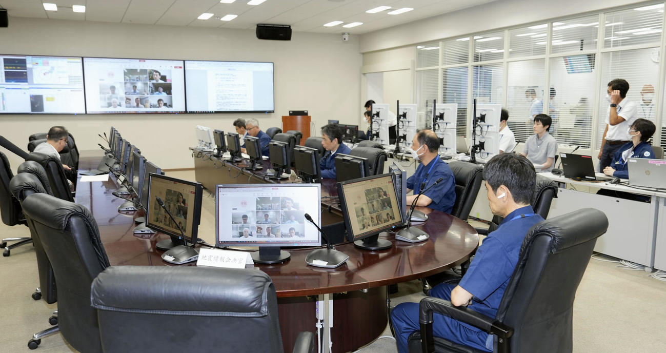 宮崎県南部で震度6弱を観測した地震と南海トラフ地震との関連調査のため、臨時開催された評価検討会（共同）