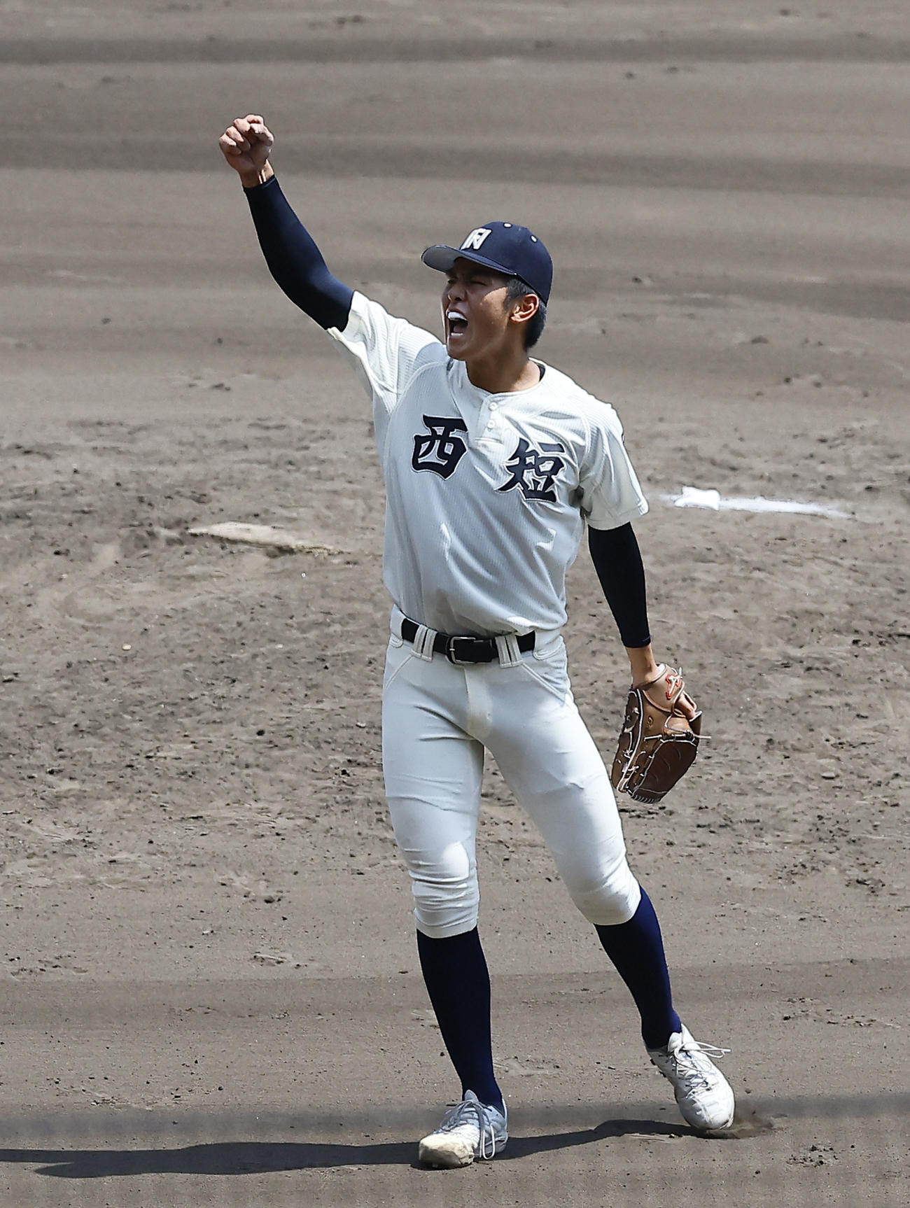 金足農対西本短大付　金足農の追い上げを振り切り勝利し、ガッツポーズをする西本短大付・村上（撮影・藤尾明華）