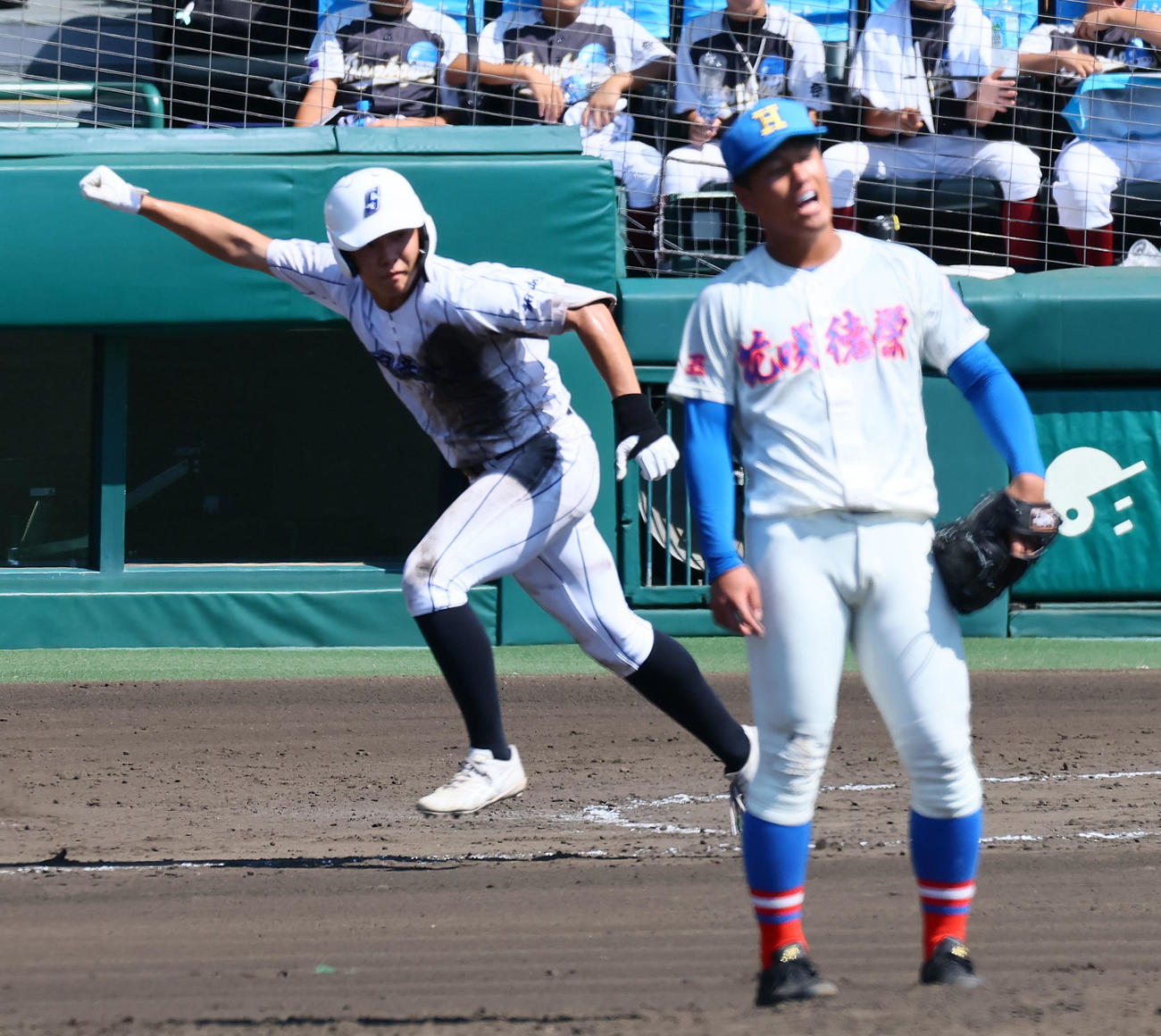 新潟産大付対花咲徳栄　7回表新潟産大付2死三塁、多田は左適時打を放ち勝ち越しに成功。投手上原（撮影・加藤哉）