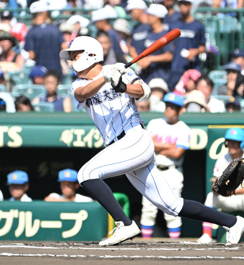 新潟産大付対花咲徳栄　6回表新潟産大付2死二塁、千野虹輝は同点の中適時打を放つ（撮影・石井愛子）