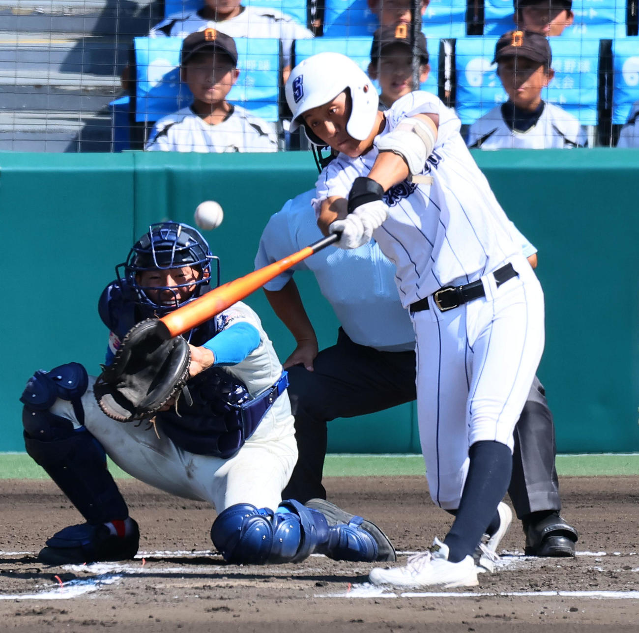 新潟産大付対花咲徳栄　6回表新潟産大付2死二塁、千野は中適時二塁打を放ち同点とする（撮影・加藤哉）