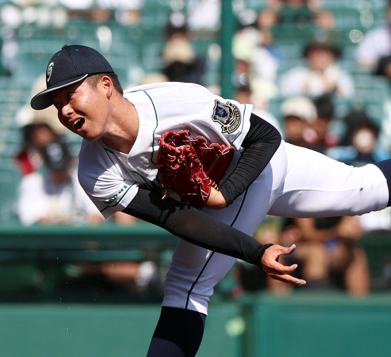 聖カタリナ対岡山学芸館　力投する岡山学芸館・沖田（撮影・上山淳一）