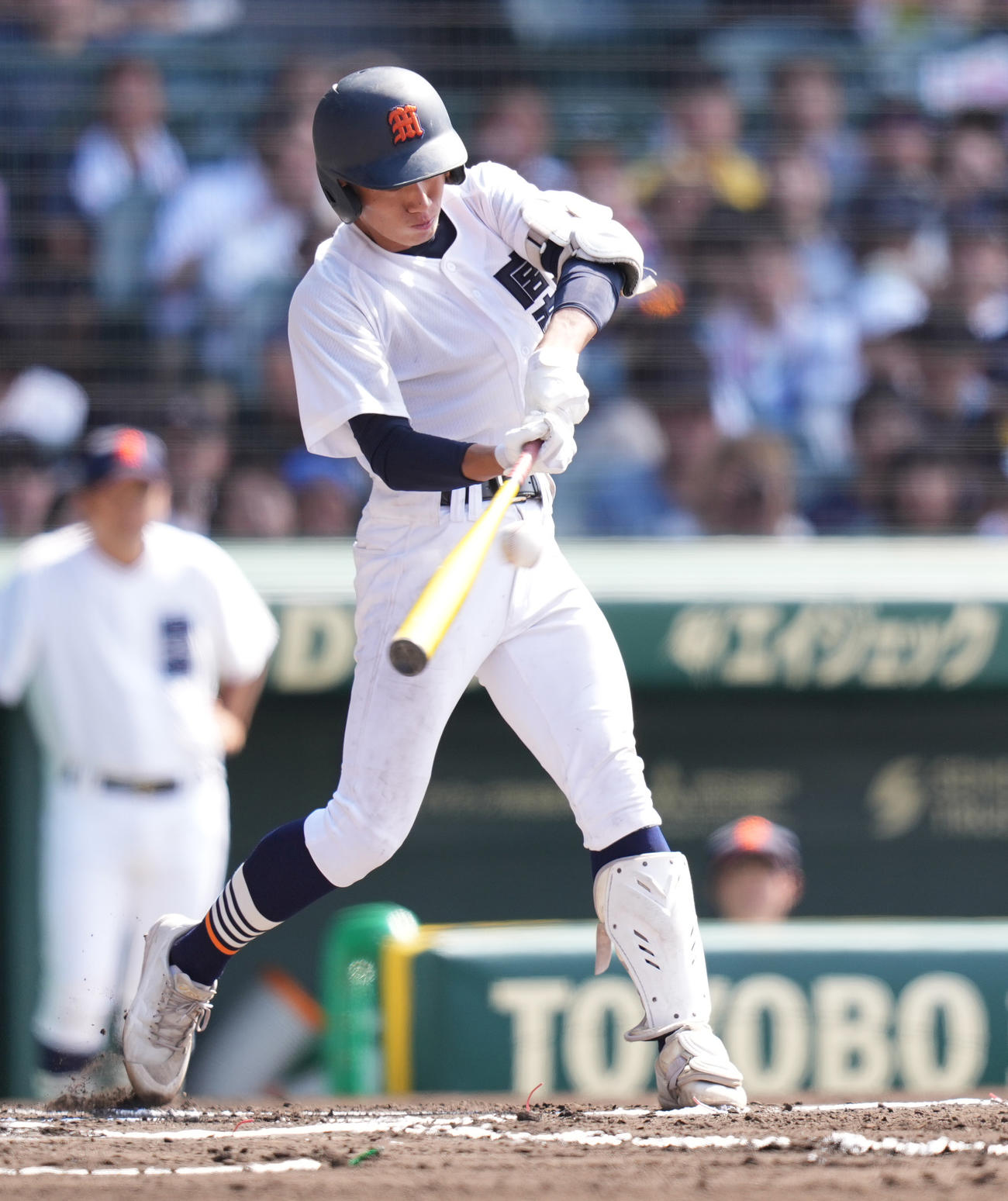 宮崎商対中京大中京　6回表宮崎商1死二、三塁、中犠飛を放つ日高（撮影・鈴木みどり）