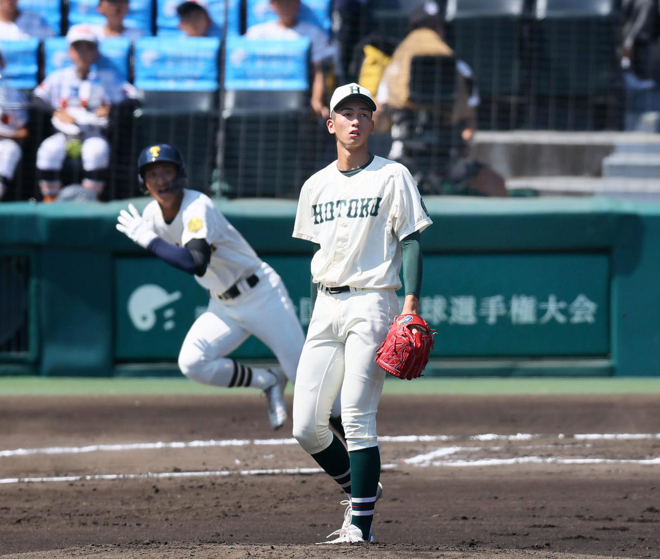 大社対報徳学園　1回表大社2死一、三塁、下条心之介に左前適時打を許す今朝丸（撮影・藤尾明華）