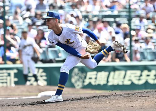 鶴岡東対聖光学院　聖光学院先発の高野（撮影・滝沢徹郎）