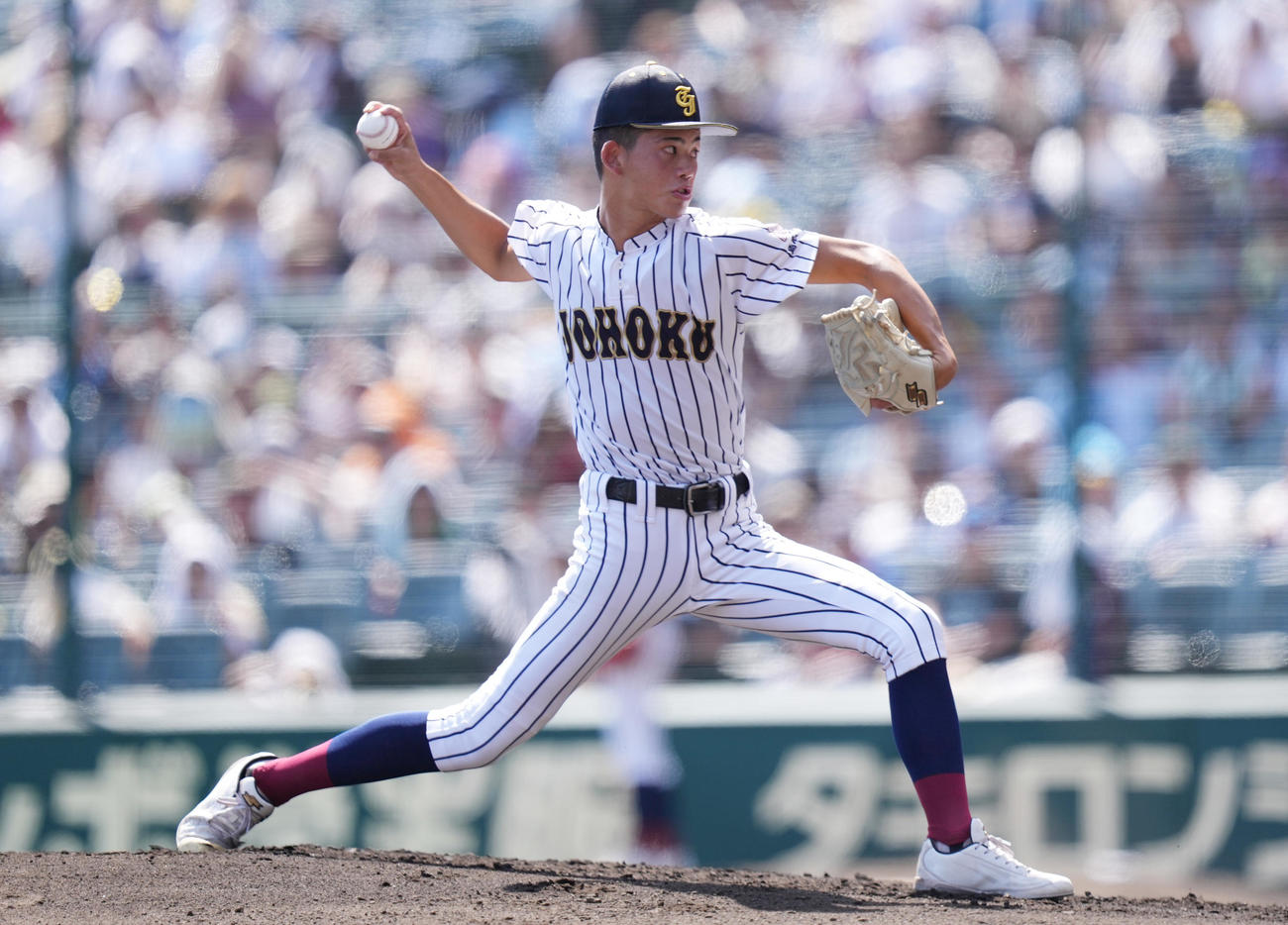 鳥取城対明徳義塾　先発し力投する鳥取城北・田中（撮影・鈴木みどり）