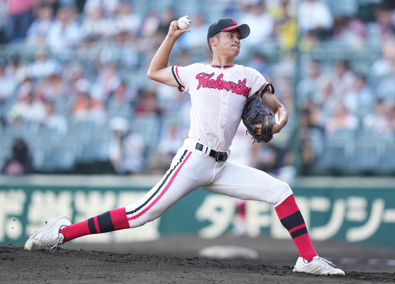 北陸対関東第一　先発し力投する北陸・井黒（撮影・鈴木みどり）