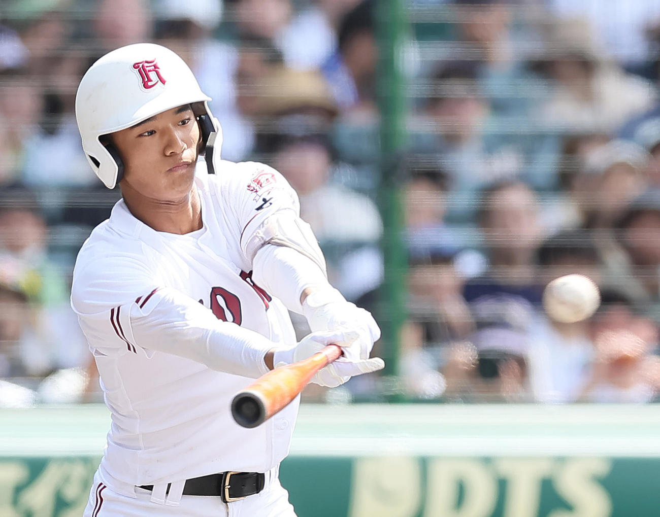 広陵対熊本工　7回表広陵1死二、三塁、浜本は右前2点適時打を放つ（撮影・足立雅史）