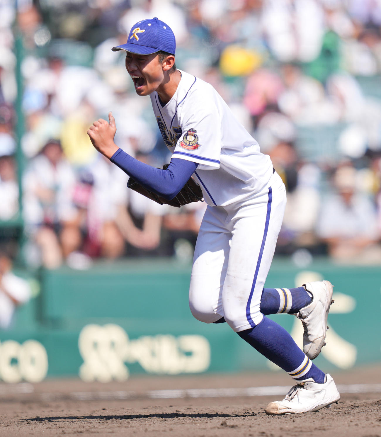 霞ケ浦対智弁和歌山　5回裏智弁和歌山2死二塁、山田希を空振り三振に仕留め、ガッツポーズする市村（撮影・鈴木みどり）