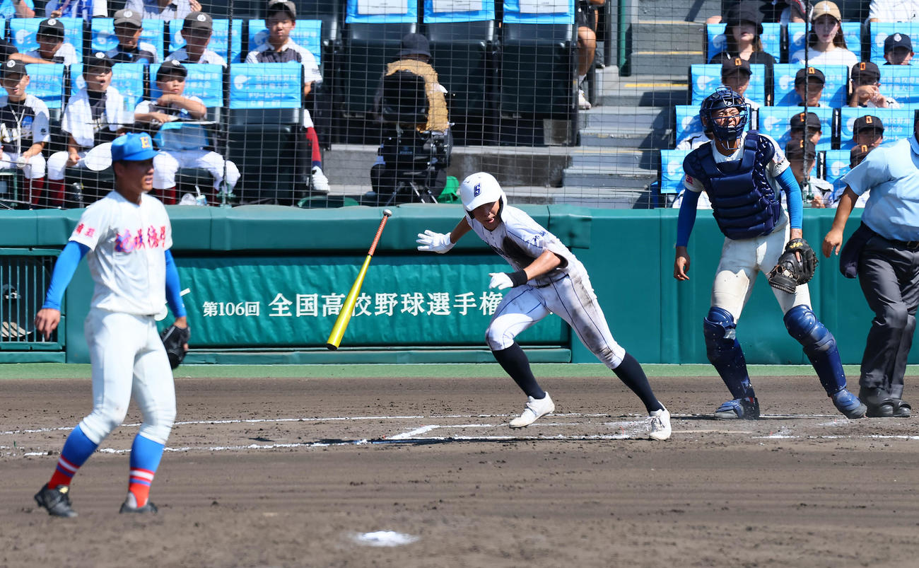新潟産大付対花咲徳栄　7回表新潟産大付2死三塁、多田は左適時打を放ち勝ち越しに成功。投手上原（撮影・加藤哉）