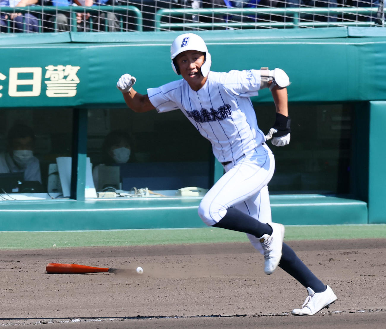 新潟産大付対花咲徳栄　6回表新潟産大付2死二塁、千野は中を放ち同点とする（撮影・加藤哉）