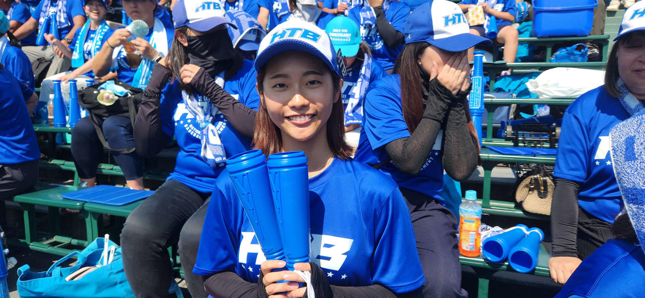スタンドで応援する田端太貴の姉・優衣さん（撮影・保坂淑子）