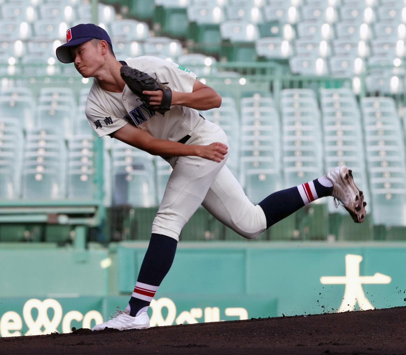 菰野対南陽工　南陽工先発の阿部和希（撮影・上山淳一）