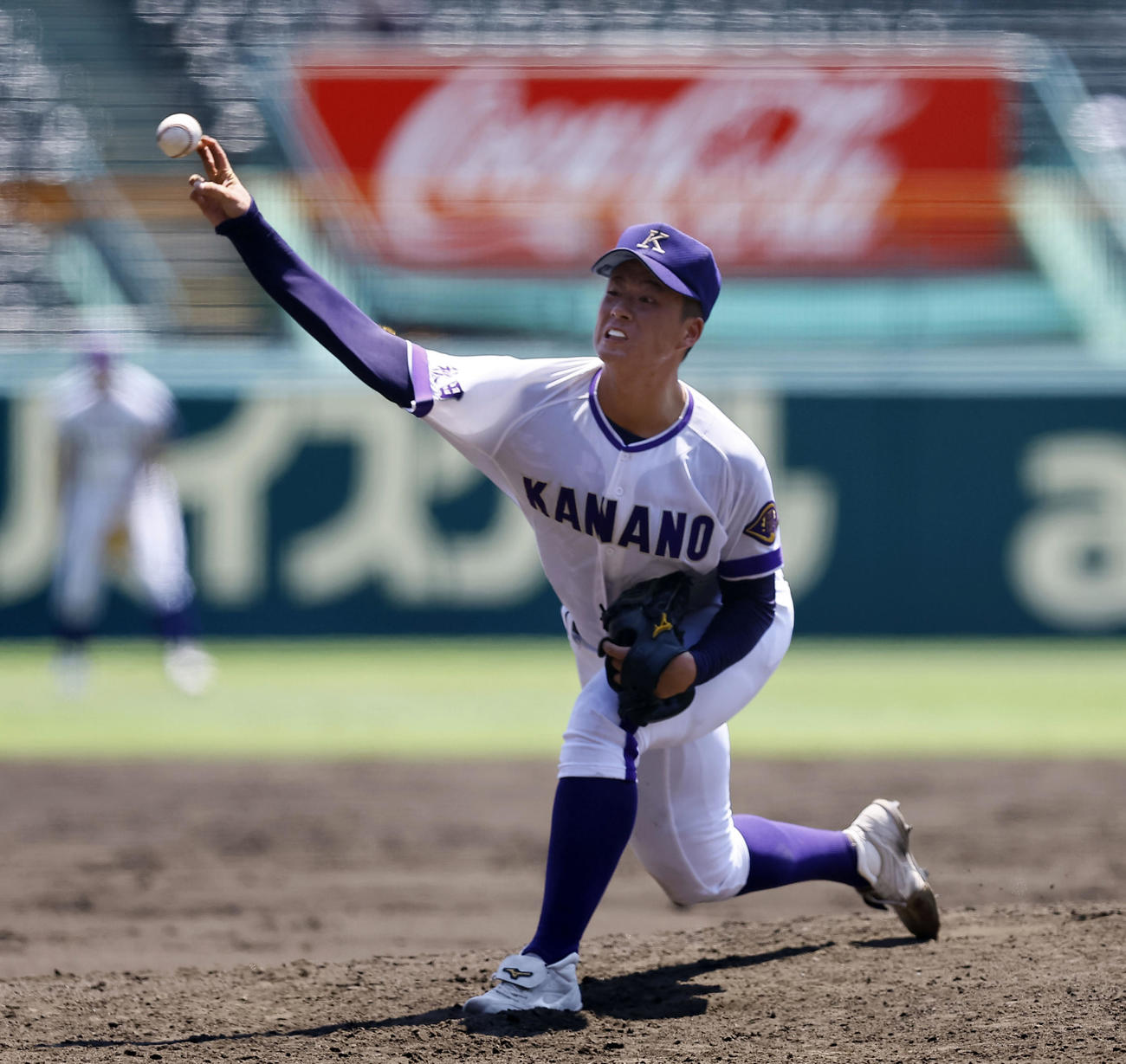 金足農対西本短大付　5回、力投する金足農・吉田（撮影・藤尾明華）