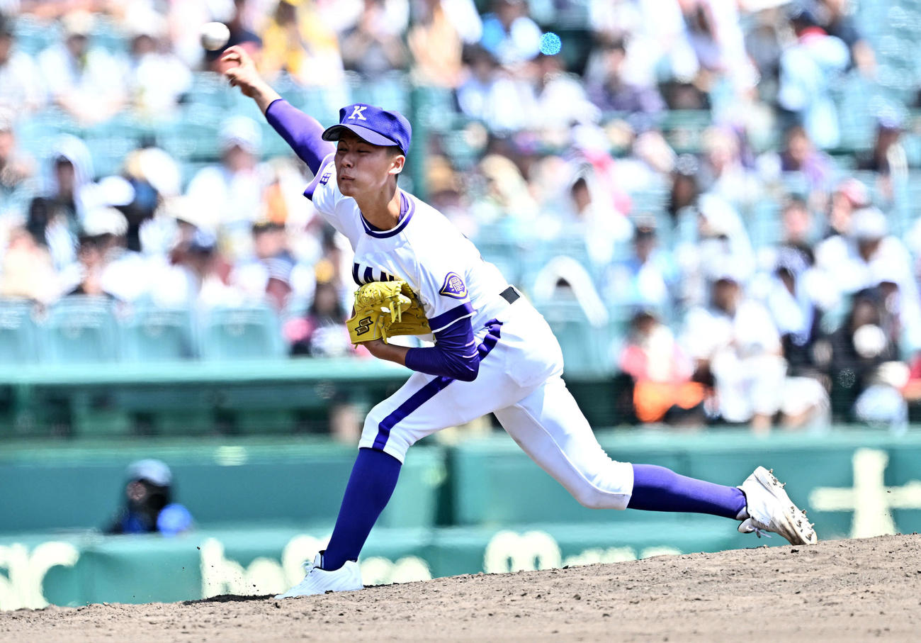 金足農対西日本短大付　8回裏、金足農2番手で登板する花田（撮影・滝沢徹郎）