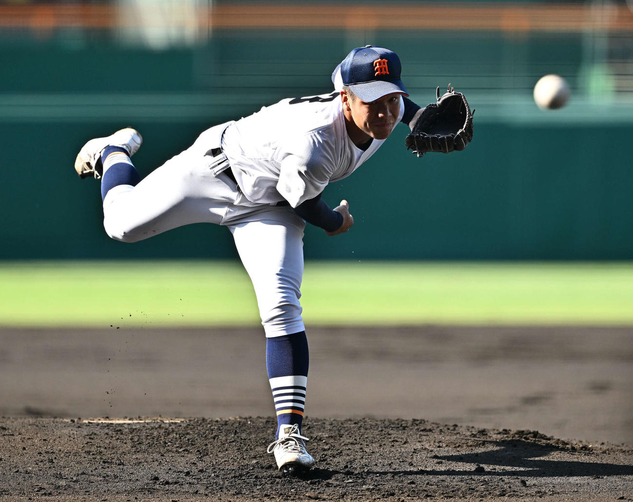 宮崎商対中京大中京　宮崎商先発の上山（撮影・滝沢徹郎）