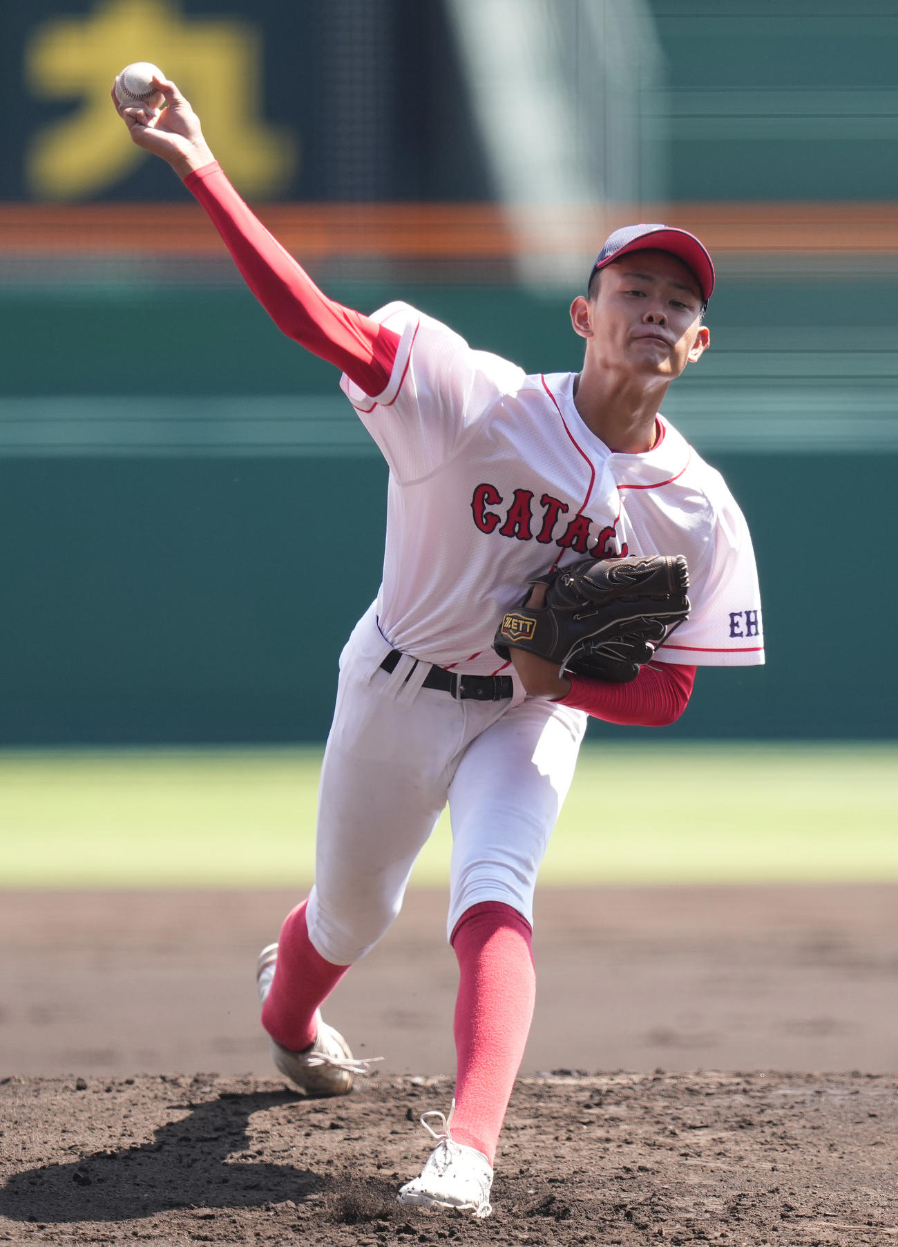 聖カタリナ学園対岡山学芸館　先発し力投する聖カタリナ学園・有馬（撮影・鈴木みどり）