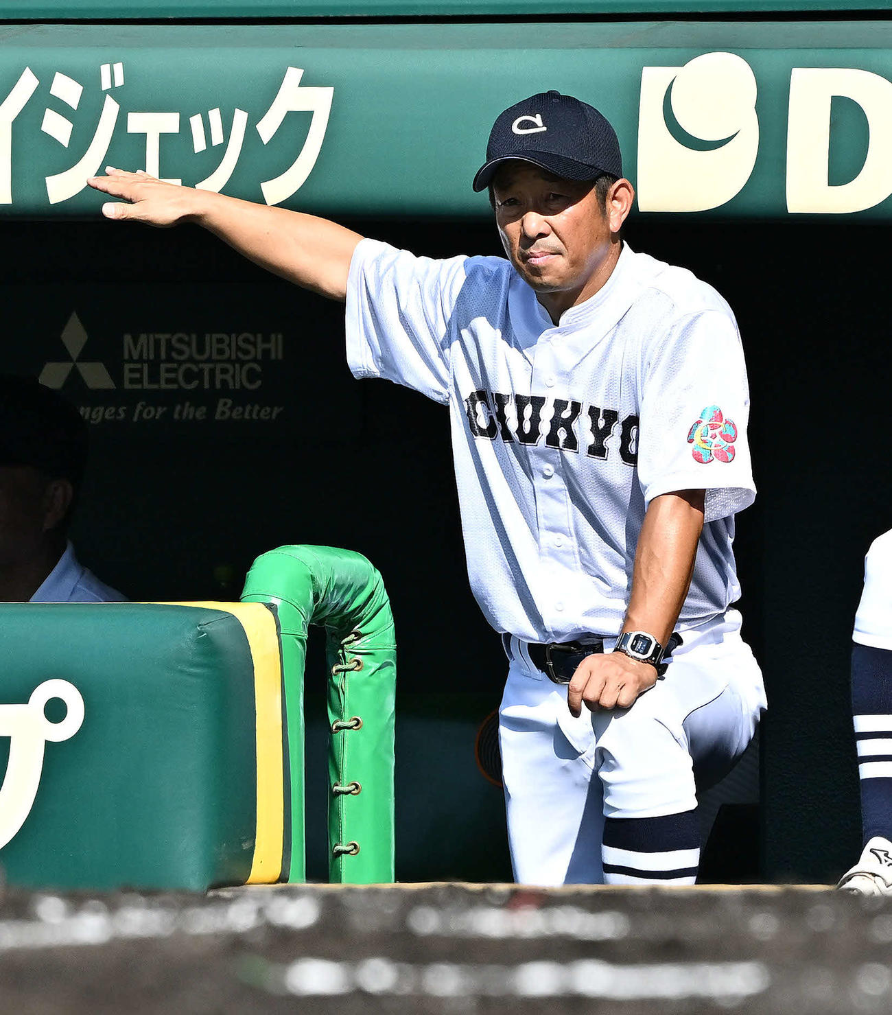 宮崎商対中京大中京　戦況を見守る中京大中京・高橋監督（撮影・滝沢徹郎）