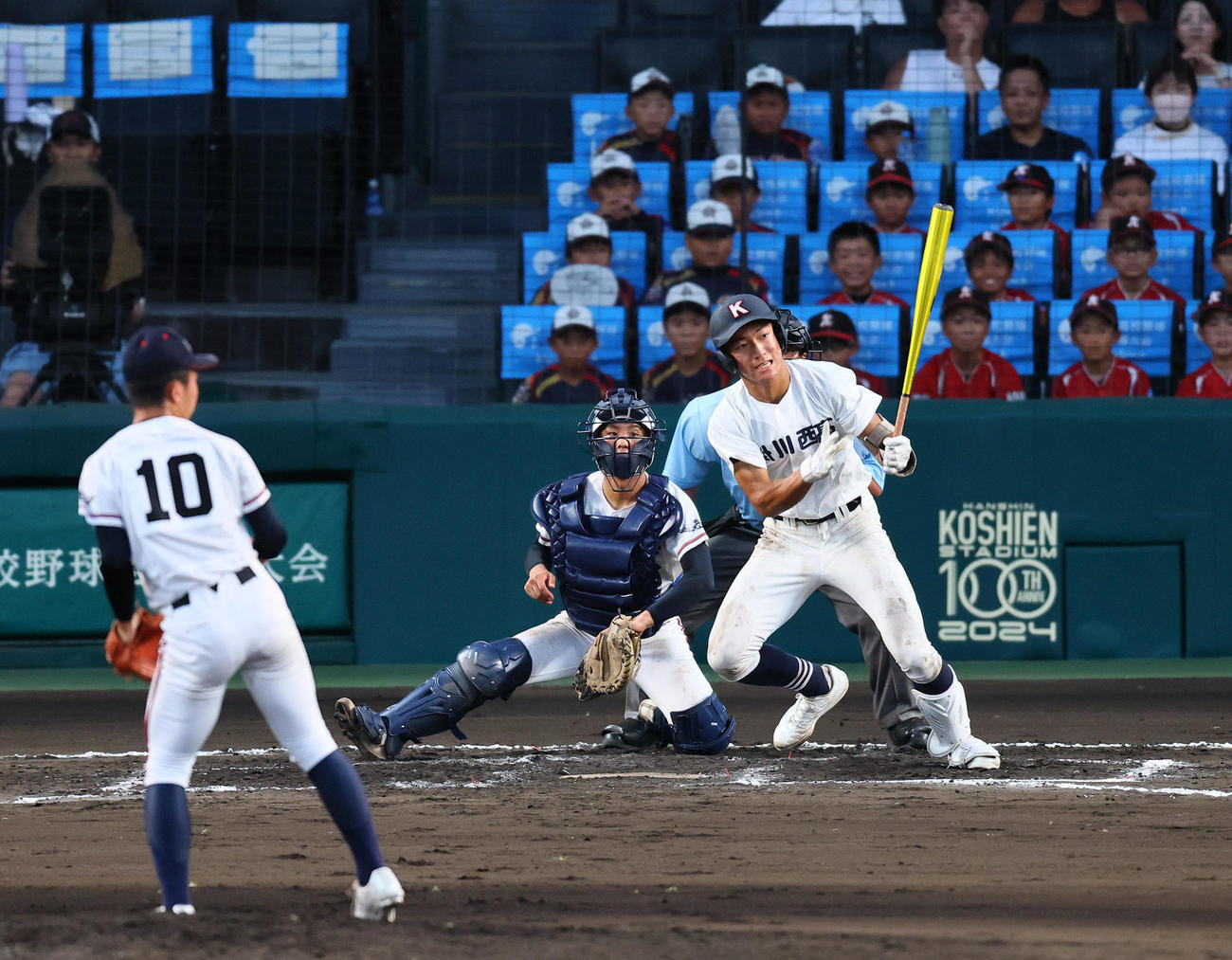掛川西対日本航空　7回表掛川西2死満塁、石川は左前に2点適時打を放つ（撮影・藤尾明華）