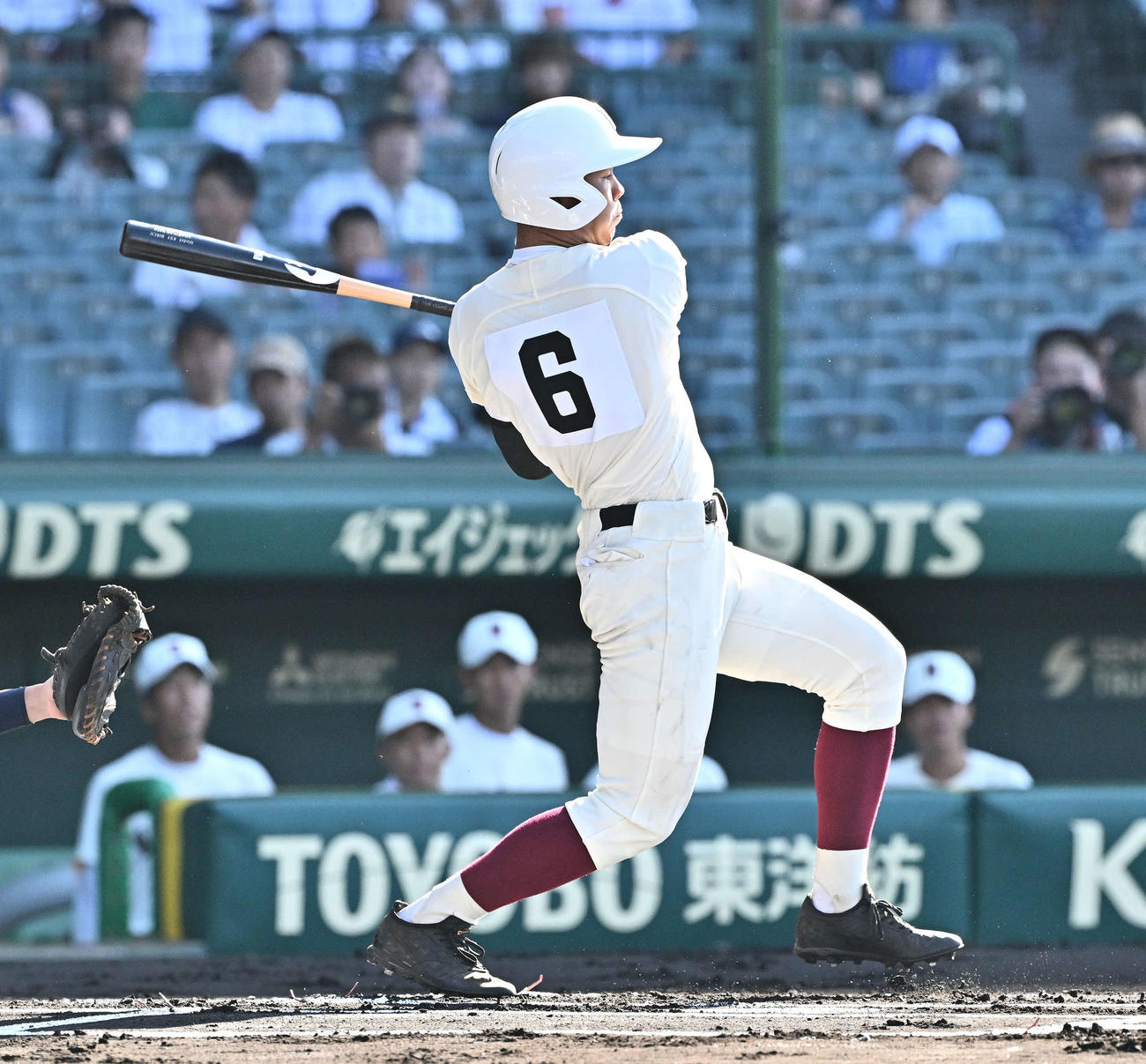 早実対鳴門渦潮　1回表早実1死、宇野真仁朗は左翼に二塁打を放つ（撮影・滝沢徹郎）