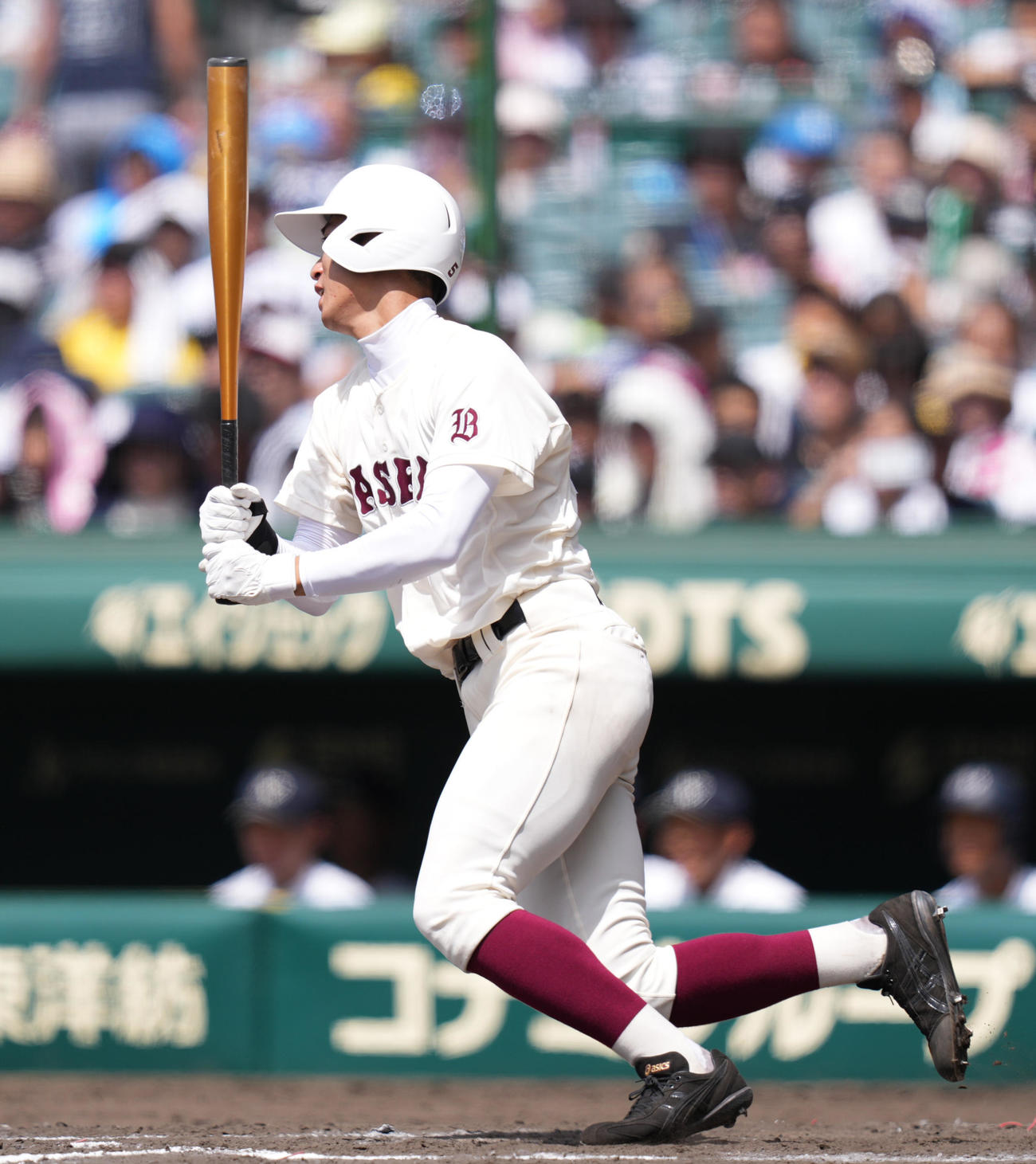 早実対鳴門渦潮　8回表早実2死二塁、適時内野安打を放つ高崎（撮影・鈴木みどり）