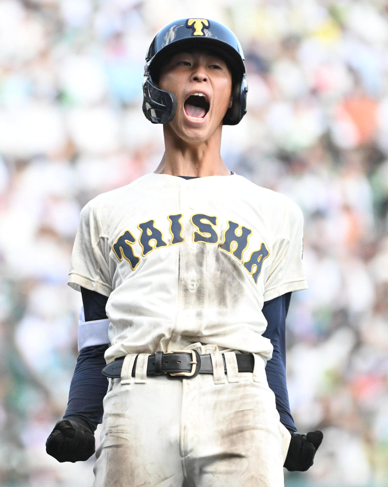 大社対報徳学園　7回表大社2死一、二塁、適時打を放ち雄たけびをあげる園山（撮影・石井愛子）