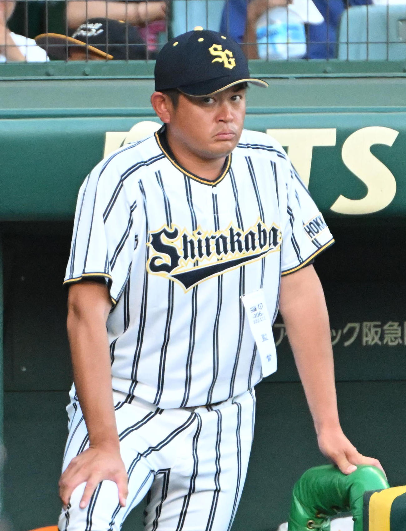 白樺学園対創成館　試合を見つめる白樺学園・亀田監督（撮影・石井愛子）