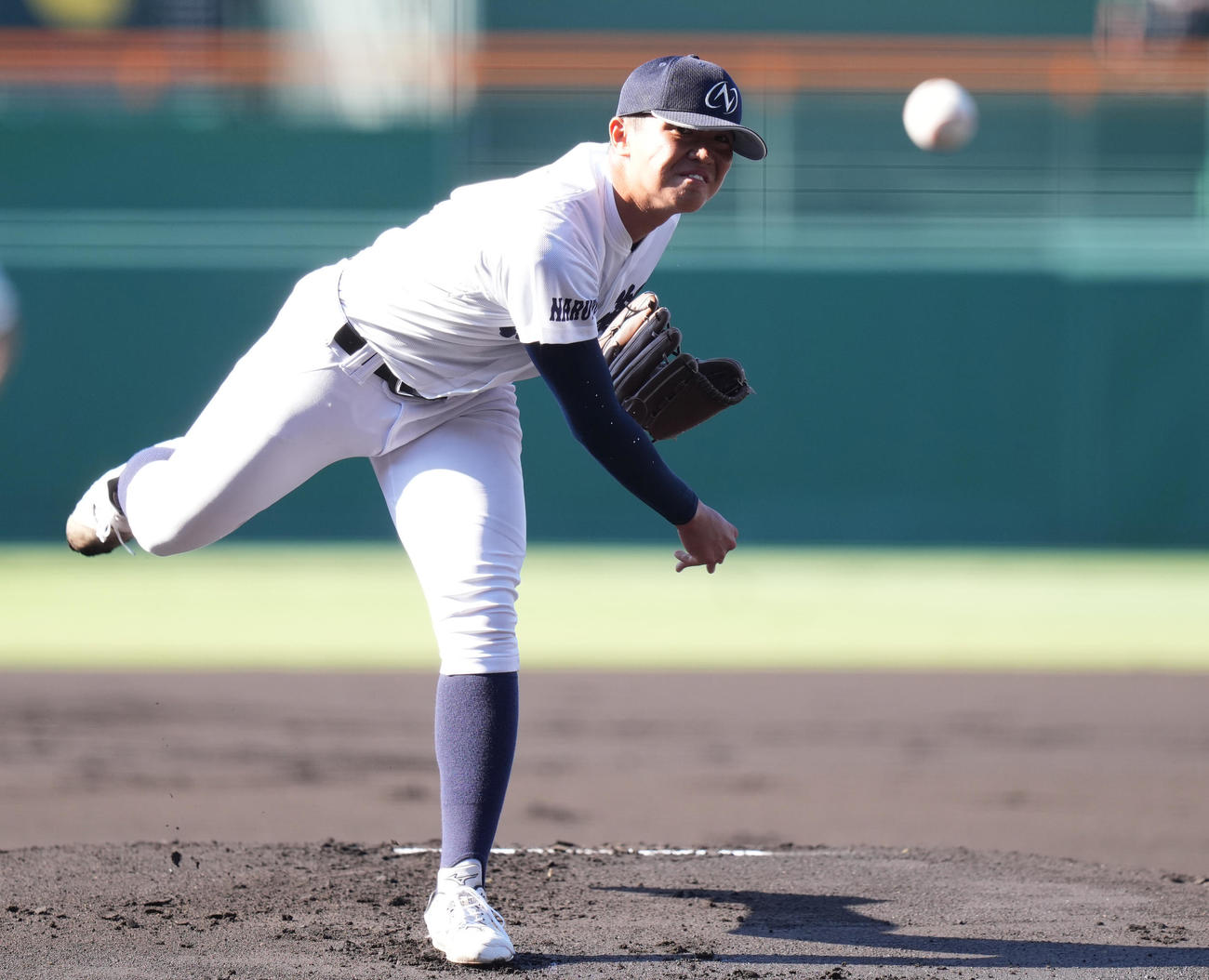 早実対鳴門渦潮　先発し力投する鳴門渦潮・岡田（撮影・鈴木みどり）