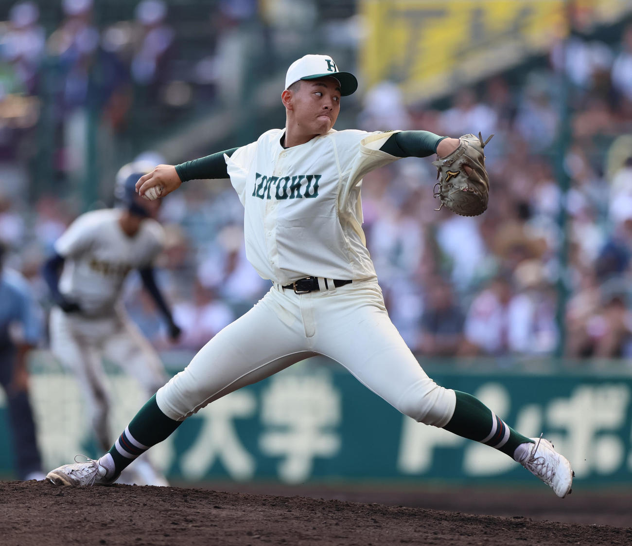 大社対報徳学園　7回途中、報徳学園2番手で登板の間木（撮影・上山淳一）
