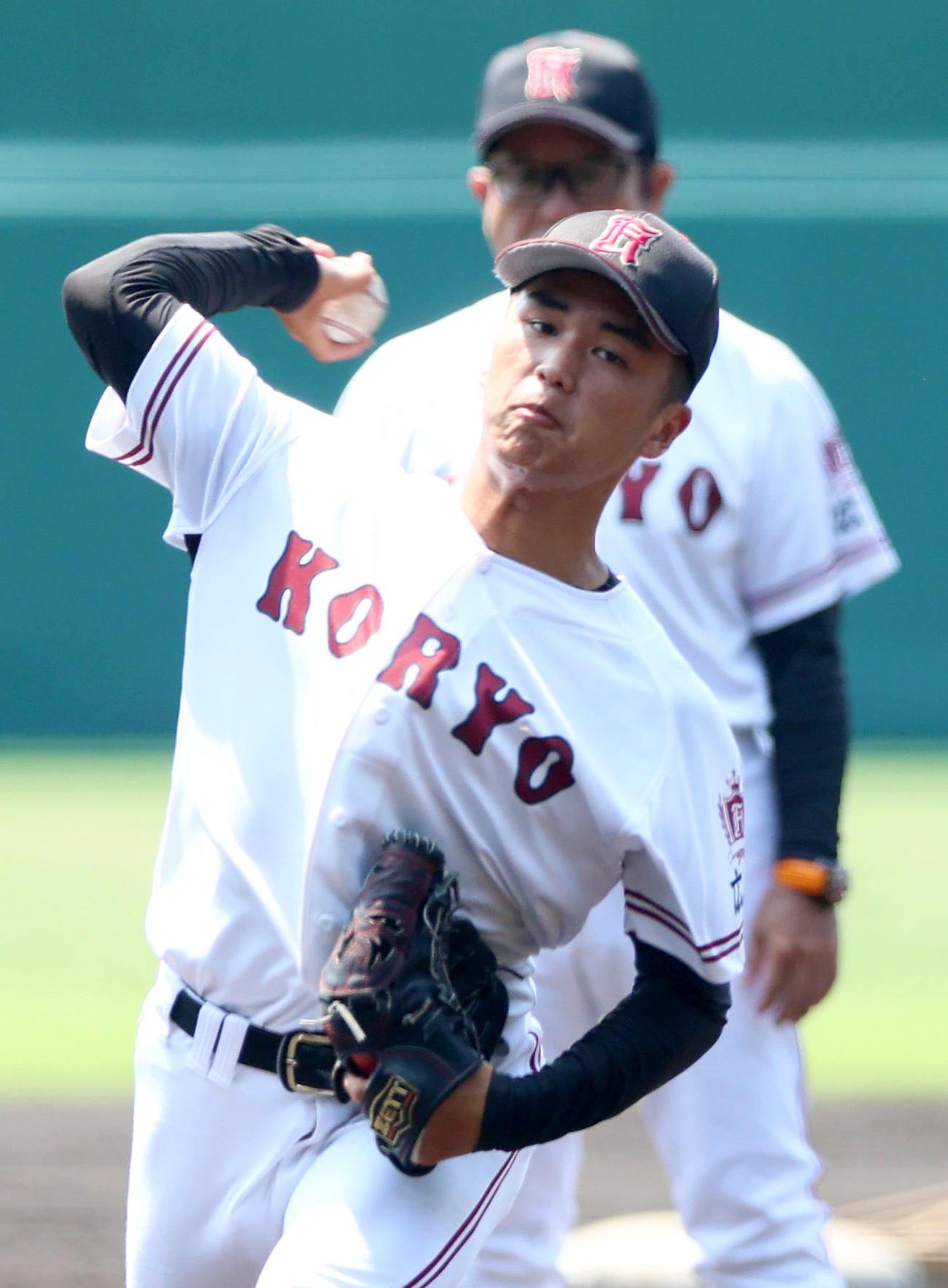 甲子園のマウンドで投球する広陵・高尾（2024年8月3日撮影）