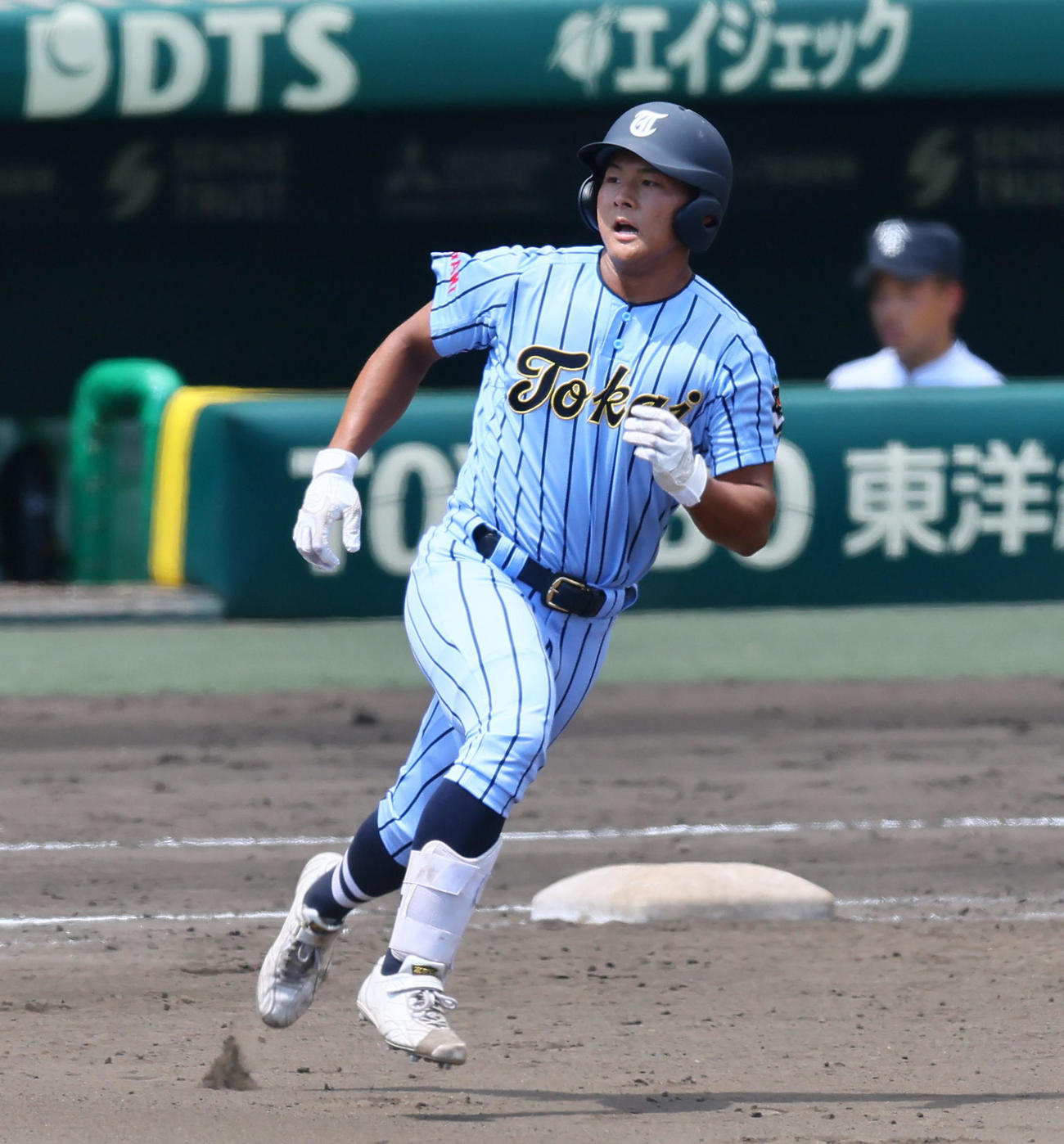 東海大相模対富山商　8回表東海大相模1死、柴田は右越えソロ本塁打を放つ（撮影・加藤哉）