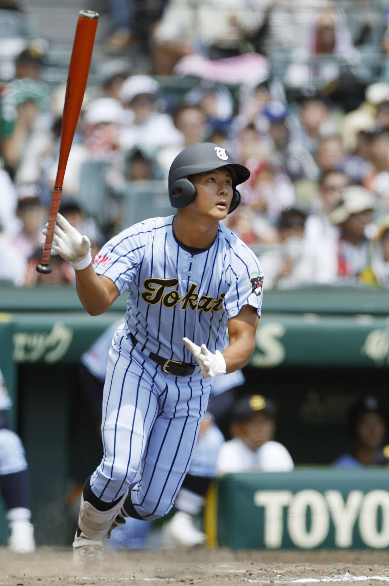 富山商―東海大相模　8回表東海大相模1死、柴田が右越えに本塁打を放つ（共同）