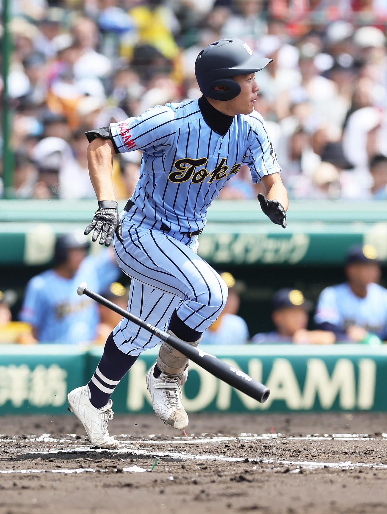 東海大相模対富山商　1回表東海大相模1死一、二塁、金本は先制左前適時打を放つ（撮影・足立雅史）