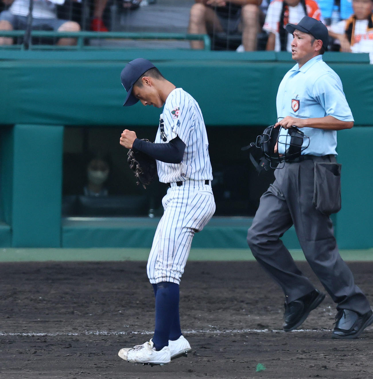 鳥取城北対明徳義塾　最後の打者を打ち取りガッツポーズをする明徳義塾・池崎（撮影・藤尾明華）
