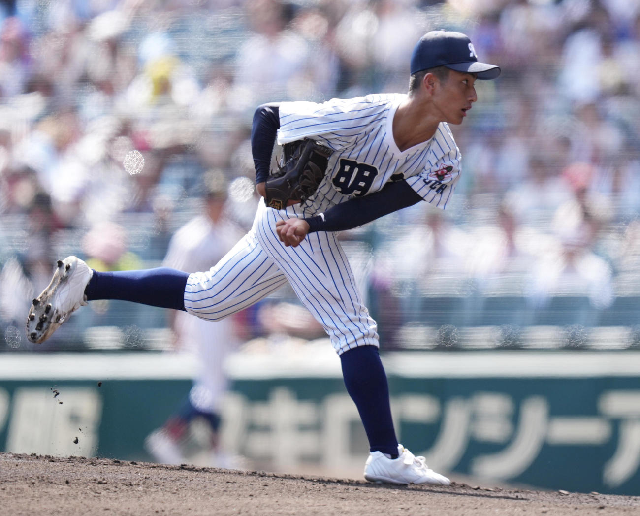 鳥取城北対明徳義塾　先発し力投する明徳義塾・池崎（撮影・鈴木みどり）