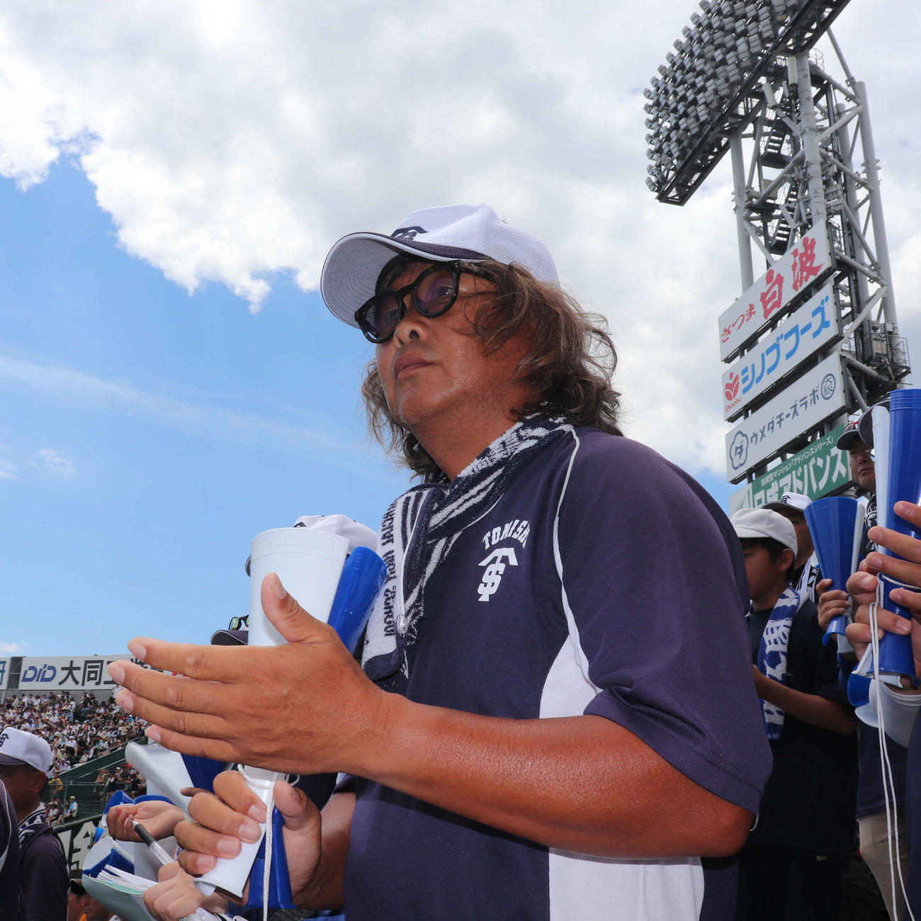 富山商・新井の父清人さんはスタンドで静かに勇姿を見守った（撮影・中島麗）