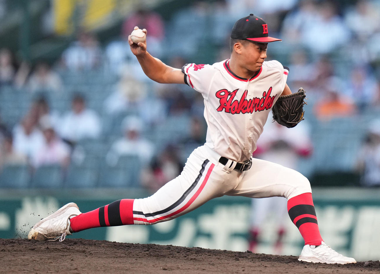 北陸対関東第一　5回裏途中から3番手で登板した北陸・竹田煌（撮影・鈴木みどり）