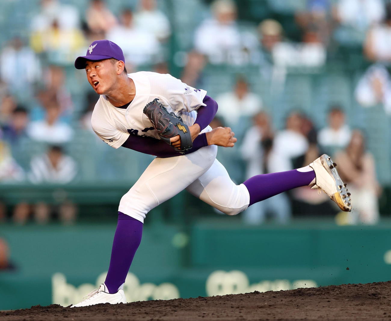 北陸対関東第一　4回表、2番手で登板の坂井（撮影・上山淳一）