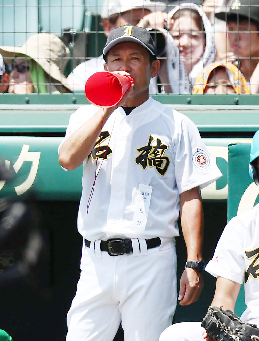 石橋対聖和学園　4回裏、ベンチから指示を出す石橋・福田監督（撮影・前田充）