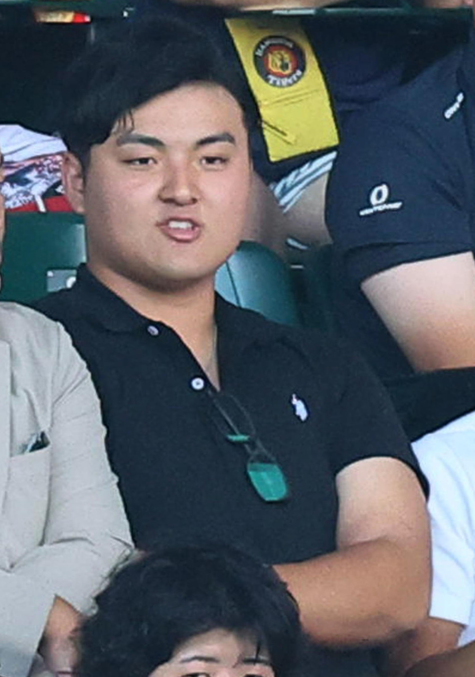 滋賀学園対花巻東　試合を観戦する佐々木麟太郎（撮影・藤尾明華）