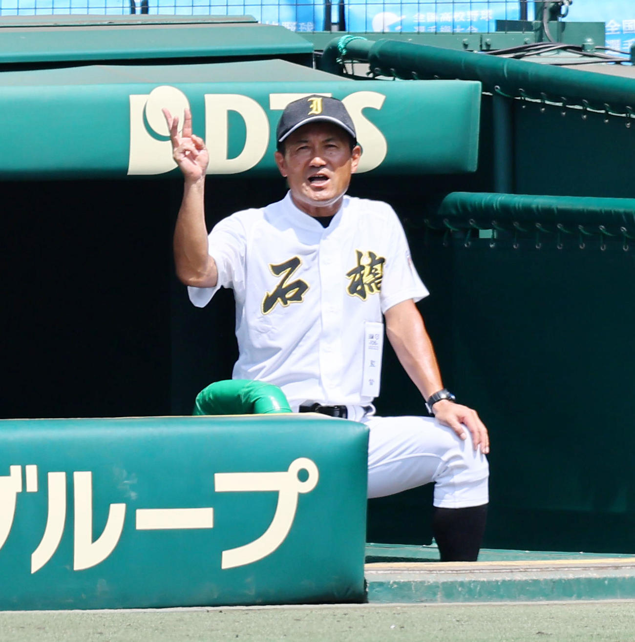 石橋対聖和学園　1回裏、ベンチから選手に声を掛ける石橋・福田監督（撮影・加藤哉）